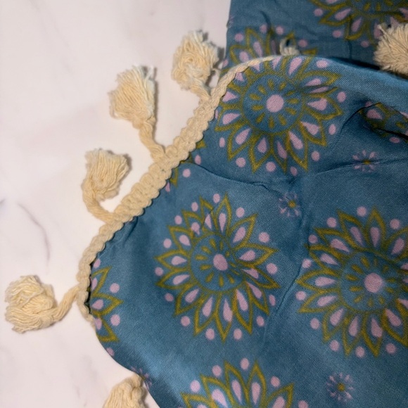 Natural Life Infinity scarf - Picture 3 of 4